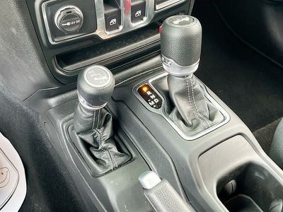 2025 Jeep Wrangler — photo 16 view