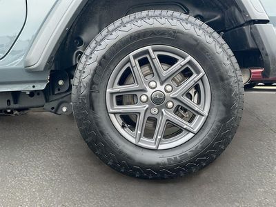 2025 Jeep Wrangler — photo 28 view