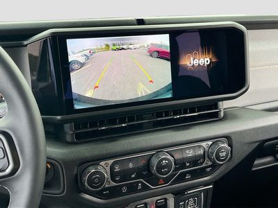 2025 Jeep Wrangler — photo 13 view