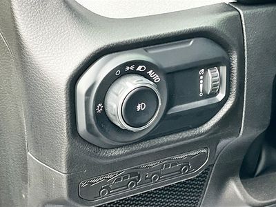 2025 Jeep Wrangler — photo 10 view