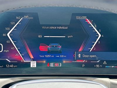 2026 BMW 4 Series — photo 11 view