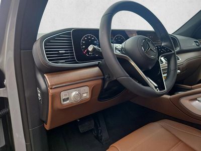 2026 Mercedes-Benz GLE 580 GLE 580 4MATIC &reg; SUV in MANUFAKTUR Alpine Gray — front three-quarter view