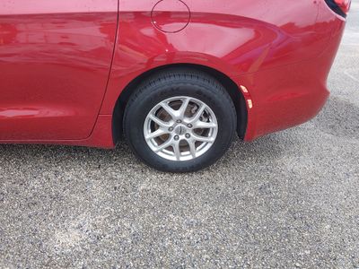 2024 Chrysler Pacifica — photo 10 view