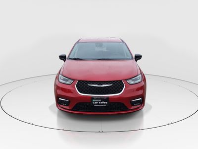 2024 Chrysler Pacifica — side profile view