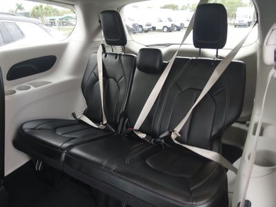 2024 Chrysler Pacifica — photo 17 view