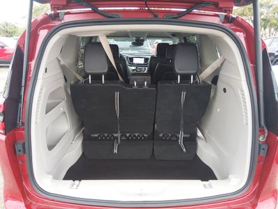 2024 Chrysler Pacifica — photo 11 view