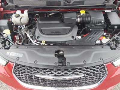 2024 Chrysler Pacifica — photo 9 view