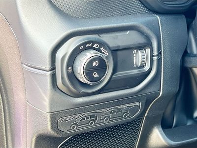 2026 Jeep Gladiator — photo 10 view