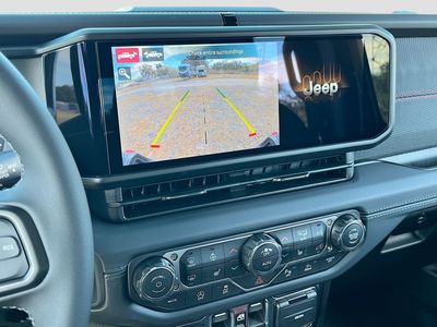 2026 Jeep Gladiator — photo 14 view