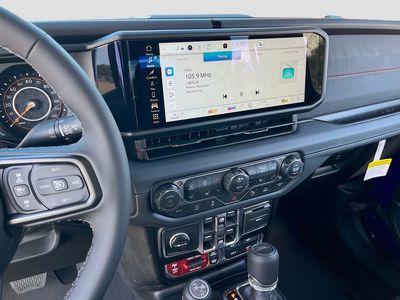 2026 Jeep Gladiator — photo 15 view