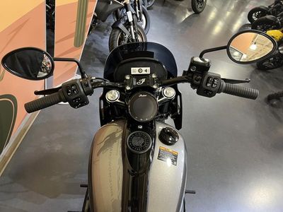 2025 Indian Motorcycle Sport Chief RT Heavy Metal — photo 7 view