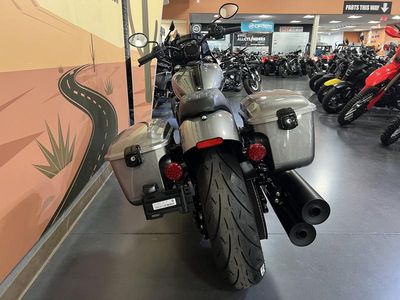 2025 Indian Motorcycle Sport Chief RT Heavy Metal — interior view
