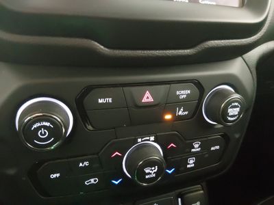 2023 Jeep Renegade - Photo 18