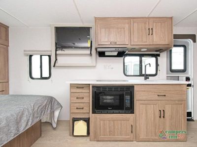 2026 Coachmen Freedom Express Select — photo 11 view