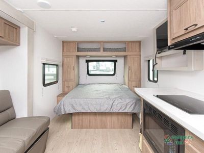 2026 Coachmen Freedom Express Select — photo 9 view