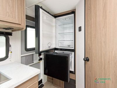 2026 Coachmen Freedom Express Select — photo 21 view