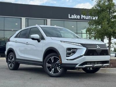 2025 Mitsubishi Eclipse Cross SE in White Diamond — front three-quarter view