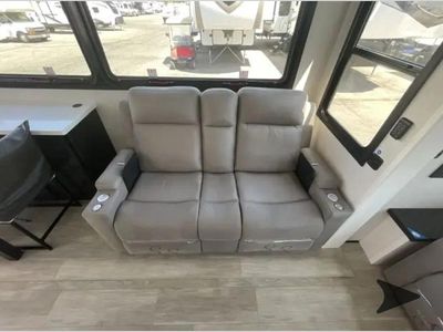 2026 Jayco Pinnacle — photo 13 view