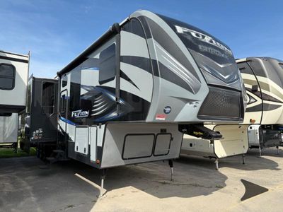 2015 Keystone RV Fuzion — front three-quarter view