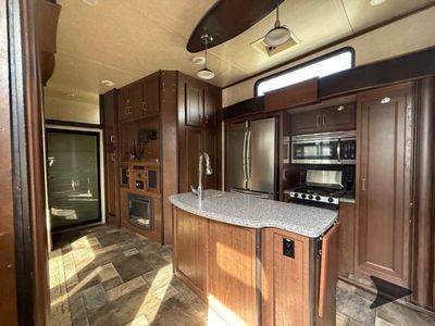 2015 Keystone RV Fuzion — photo 14 view