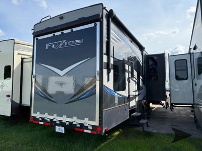 2015 Keystone RV Fuzion — detail view