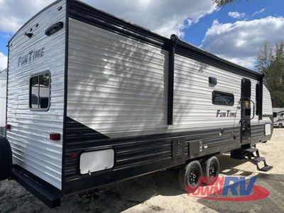 2026 CrossRoads RV Fun Time — interior view