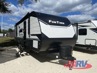 2026 CrossRoads RV Fun Time — front three-quarter view