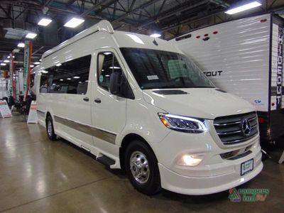 2026 Grech RV Strada-ion in GREY WHITE — front three-quarter view