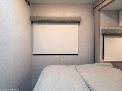 2026 Thor Motor Coach Geneva — photo 25 view