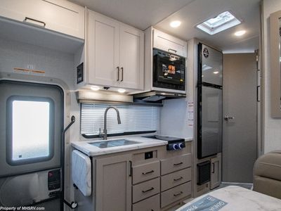 2026 Thor Motor Coach Geneva — photo 13 view