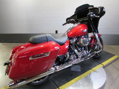 2025 Harley-Davidson FLHX - Street Glide — interior view