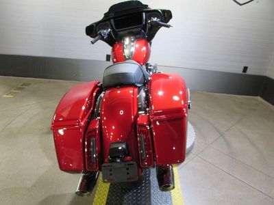 2025 Harley-Davidson FLHX - Street Glide — engine compartment view