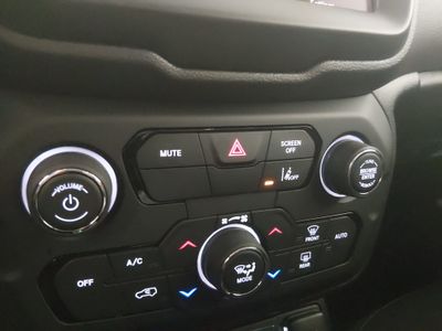 2023 Jeep Renegade — photo 18 view