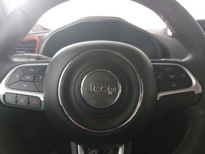 2023 Jeep Renegade — photo 12 view