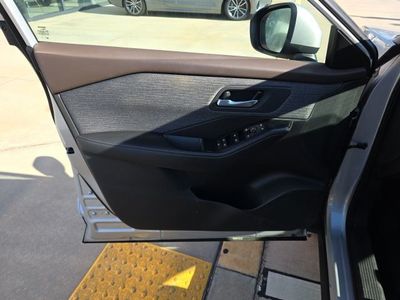2023 Nissan Rogue — photo 11 view