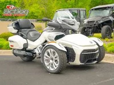 2026 Can-Am® Spyder F3 Limited Platine — front three-quarter view