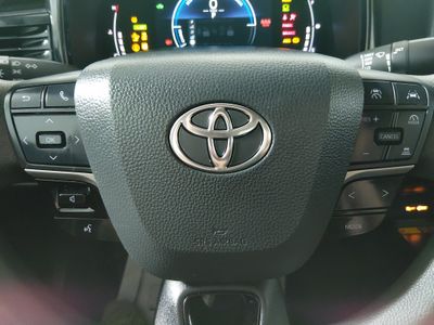 2025 Toyota Camry — photo 12 view