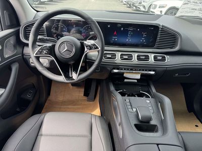 2026 Mercedes-Benz GLE — detail view