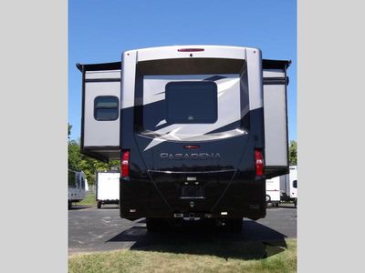 2023 Thor Motor Coach Pasadena — detail view