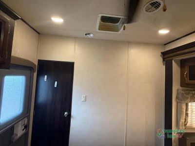 2017 Forest River RV Salem — photo 32 view