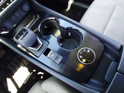 2025 Nissan Rogue - Photo 17