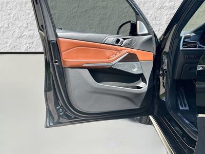 2021 BMW X7 — photo 24 view