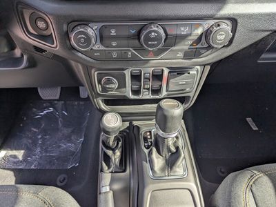 2026 Jeep Gladiator — photo 15 view