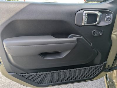 2026 Jeep Gladiator — photo 14 view