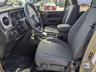 2026 Jeep Gladiator — photo 12 view