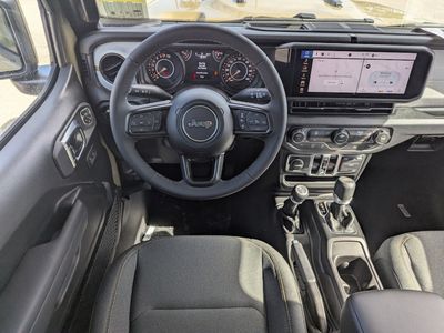 2026 Jeep Gladiator — photo 10 view
