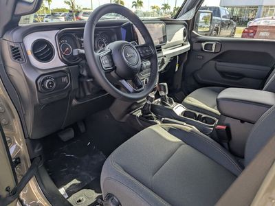 2026 Jeep Gladiator — photo 13 view