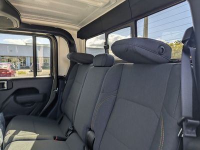 2026 Jeep Gladiator — photo 7 view