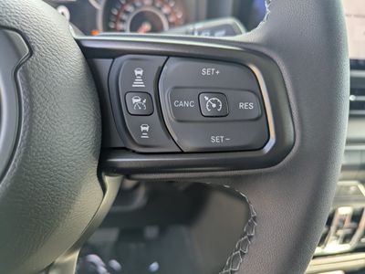 2026 Jeep Gladiator — photo 18 view