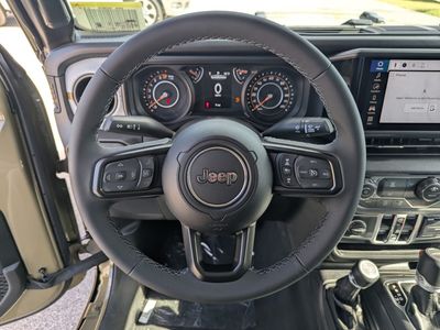 2026 Jeep Gladiator — photo 16 view